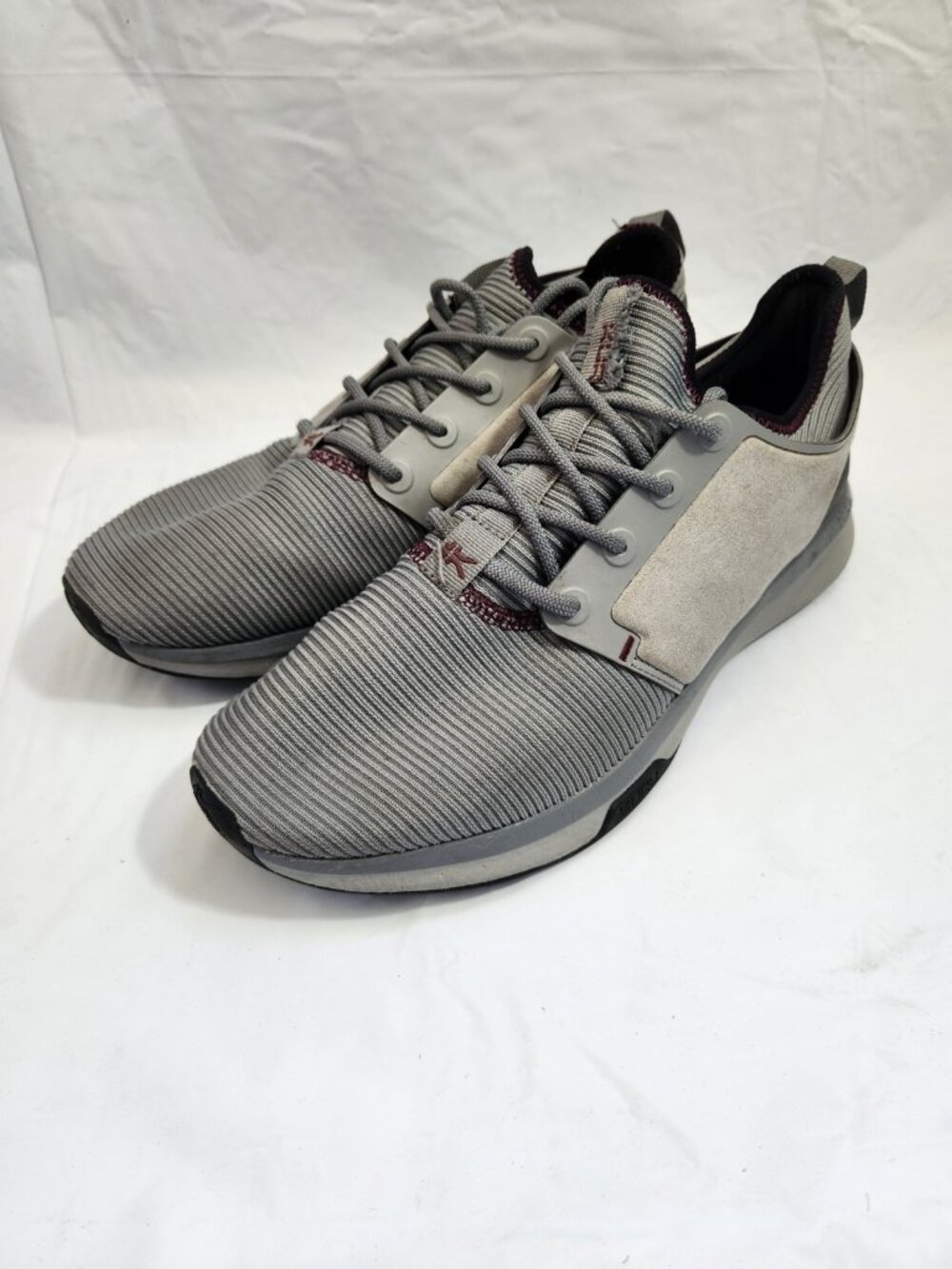 Kuru Atom Running Shoes Men Size 9.5  Gray Low Top Lace-Up Athletic Sporty